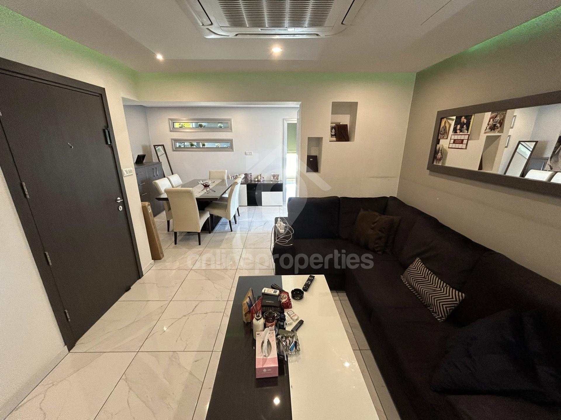 To change image, hover mouse over thumbnails below