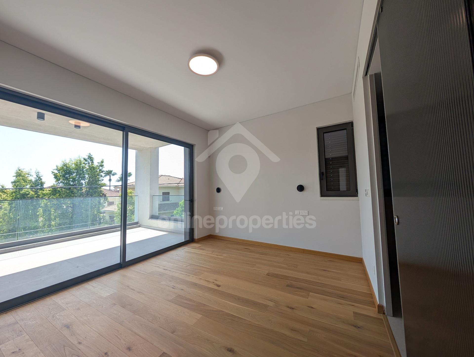 To change image, hover mouse over thumbnails below