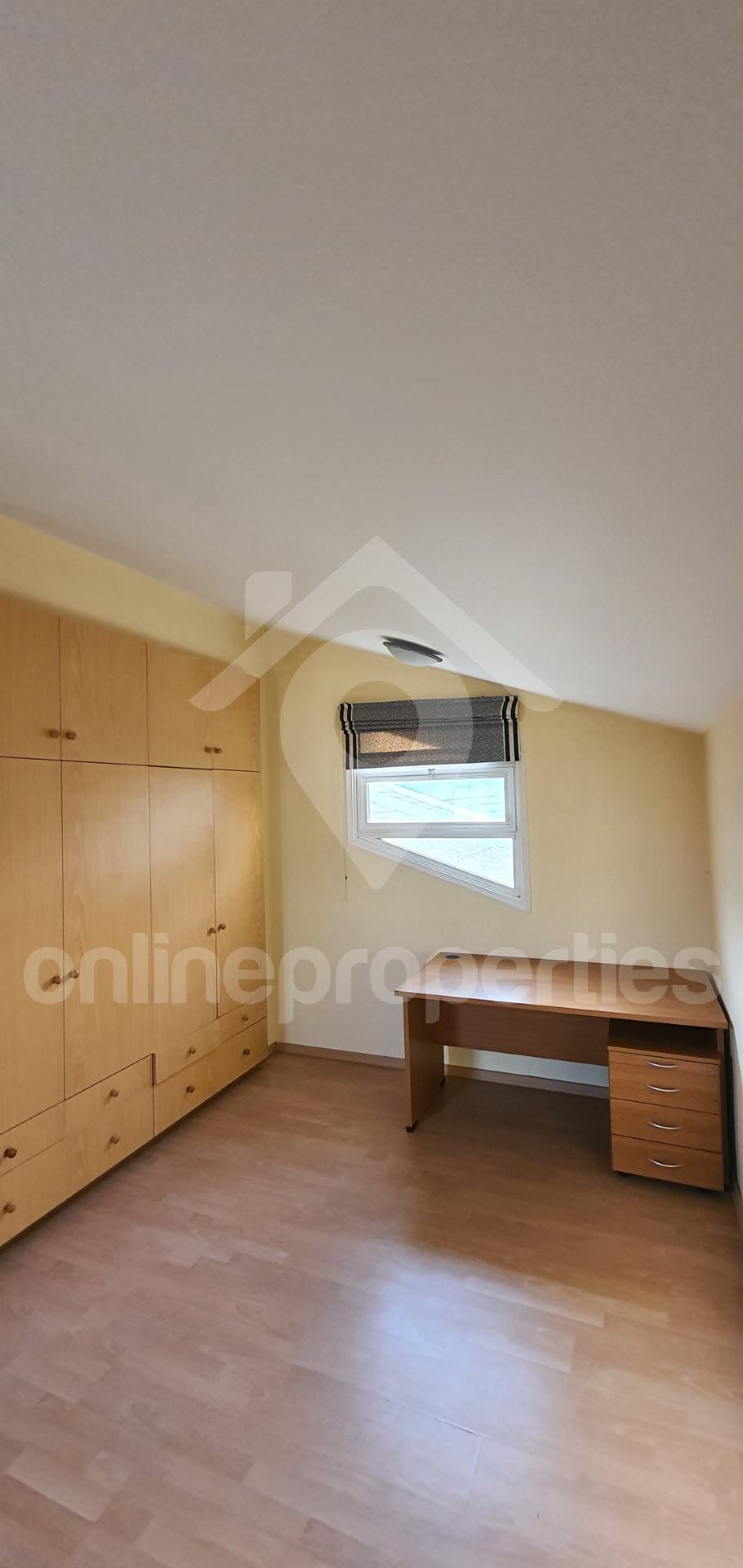 To change image, hover mouse over thumbnails below