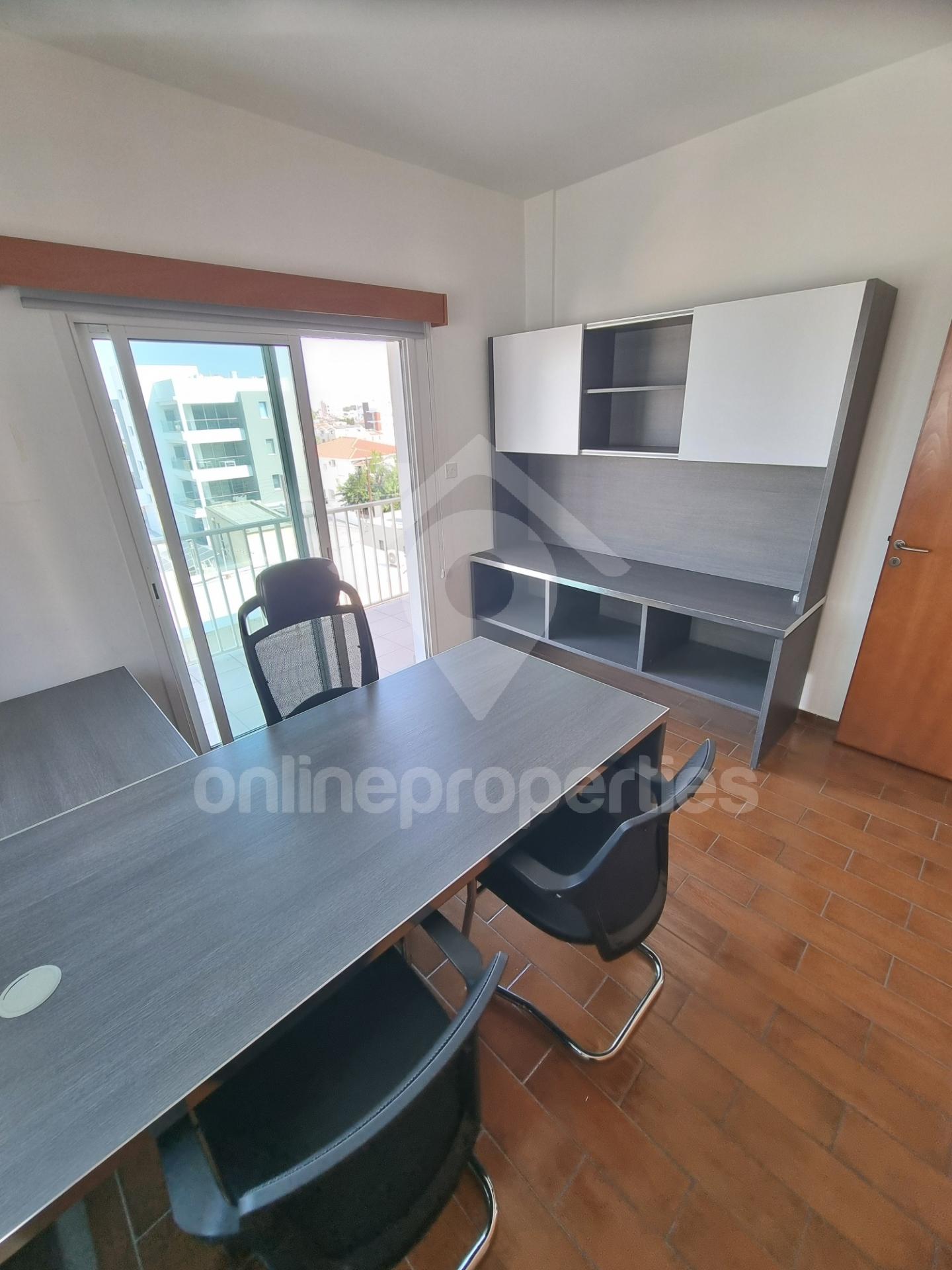 To change image, hover mouse over thumbnails below