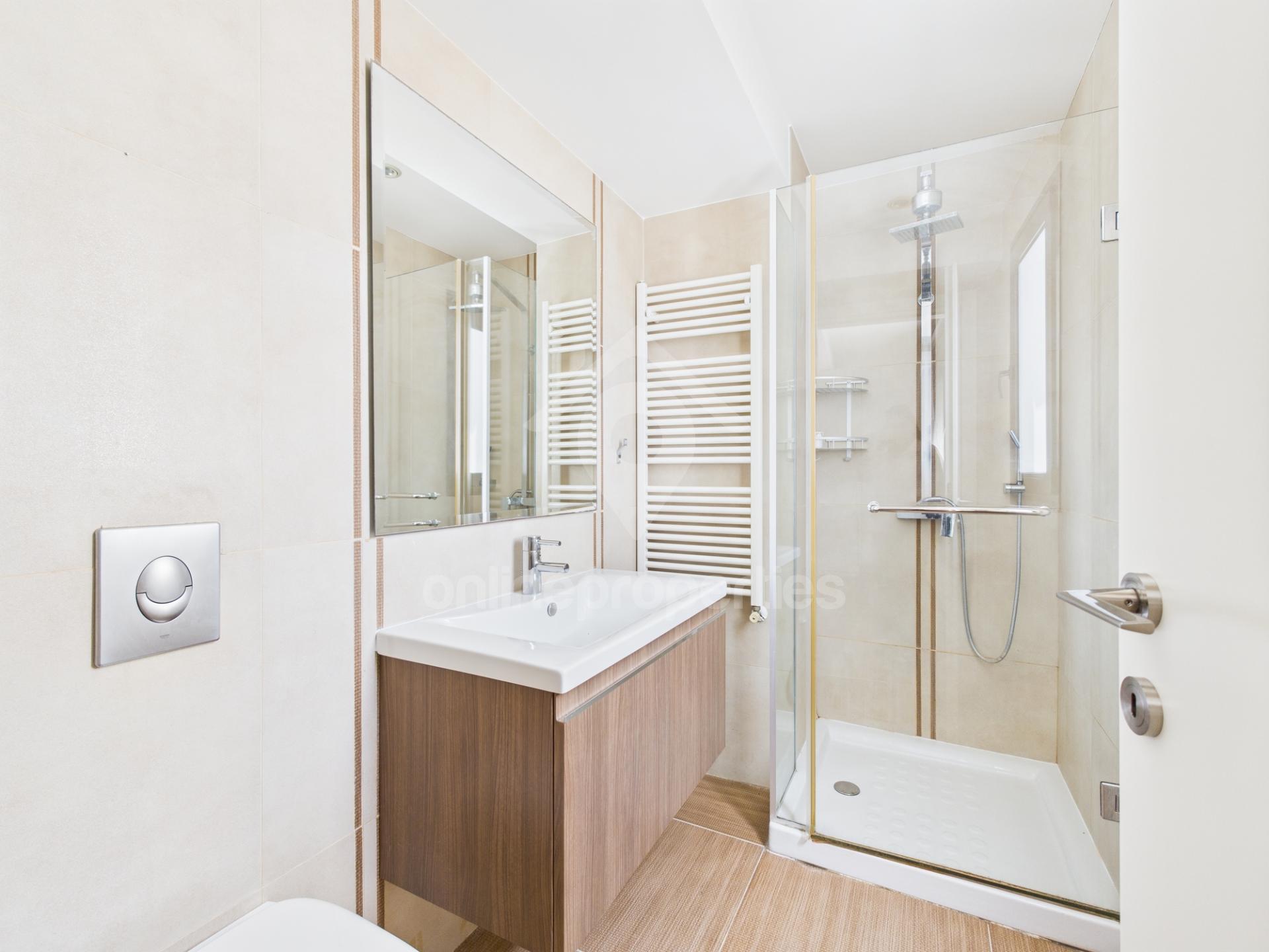 To change image, hover mouse over thumbnails below