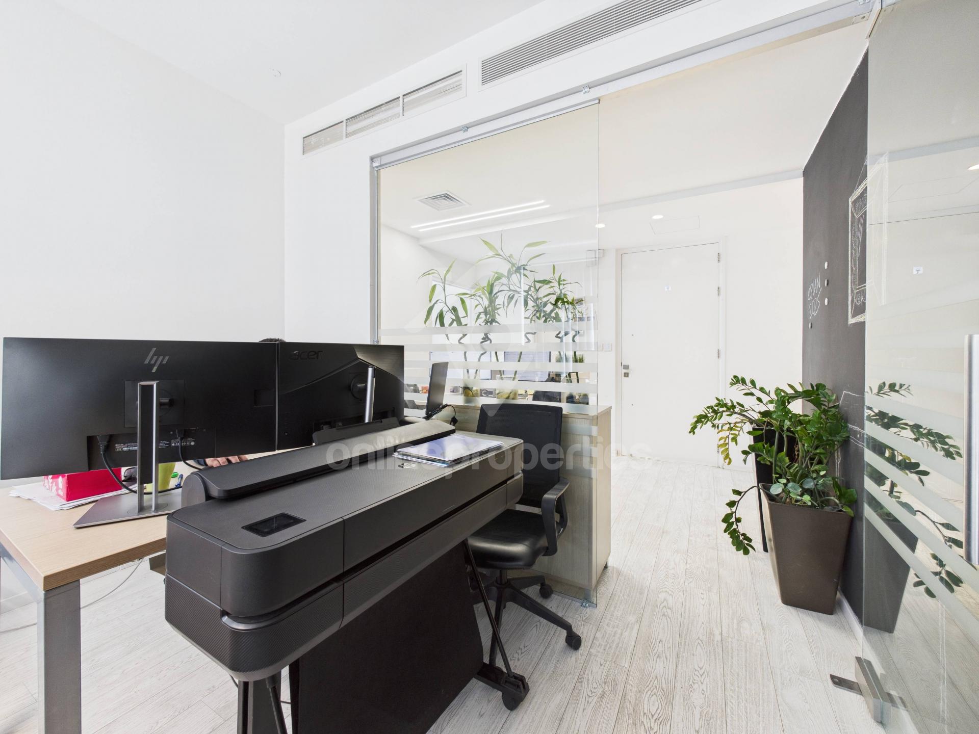 To change image, hover mouse over thumbnails below