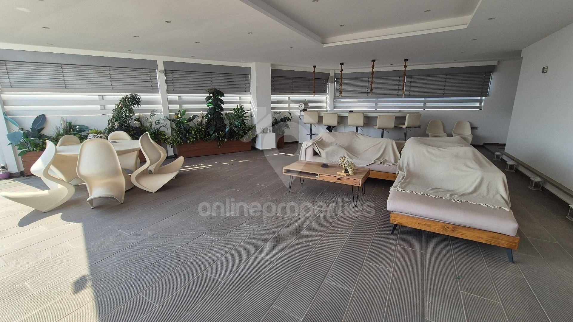 To change image, hover mouse over thumbnails below