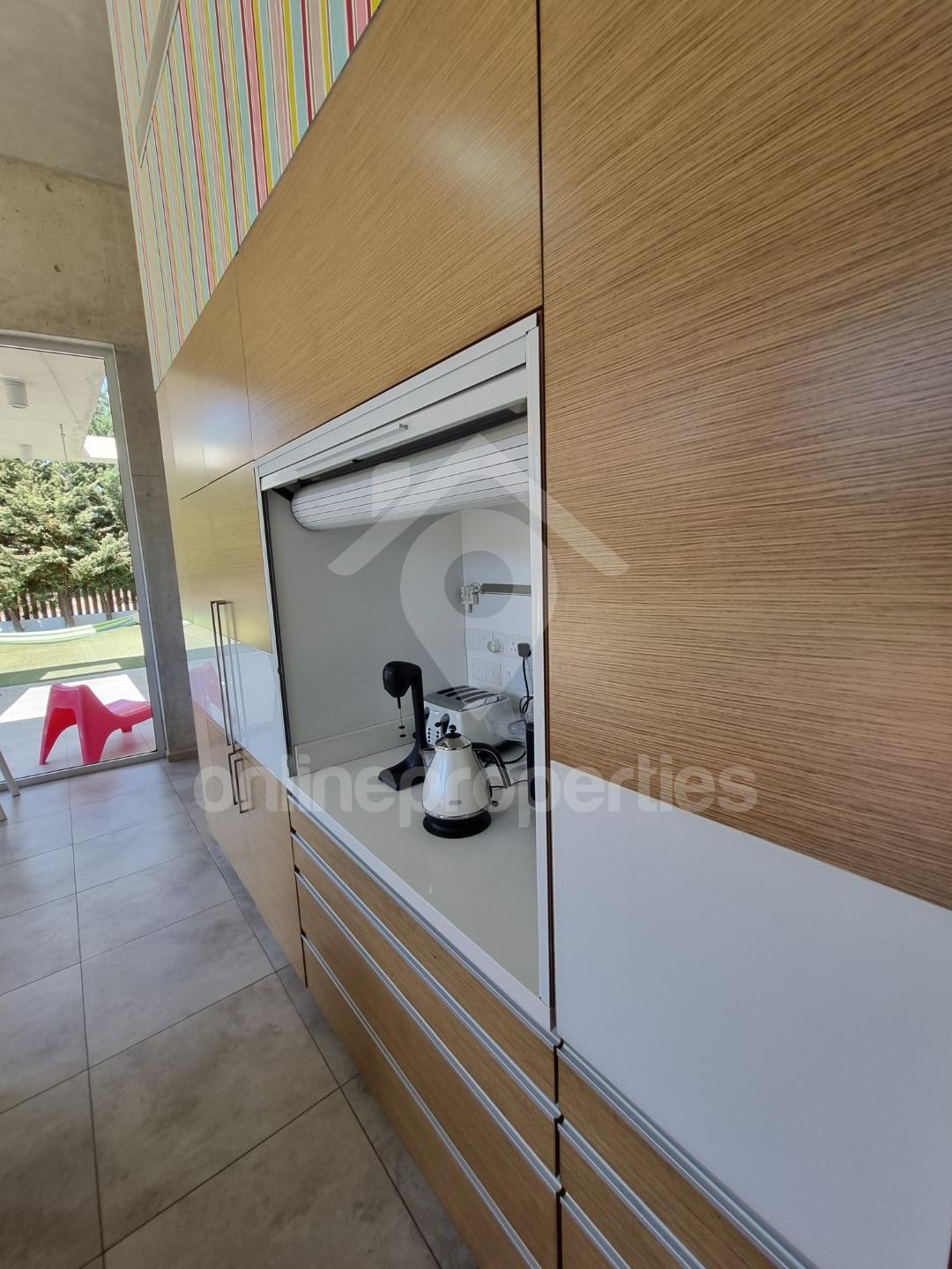 To change image, hover mouse over thumbnails below