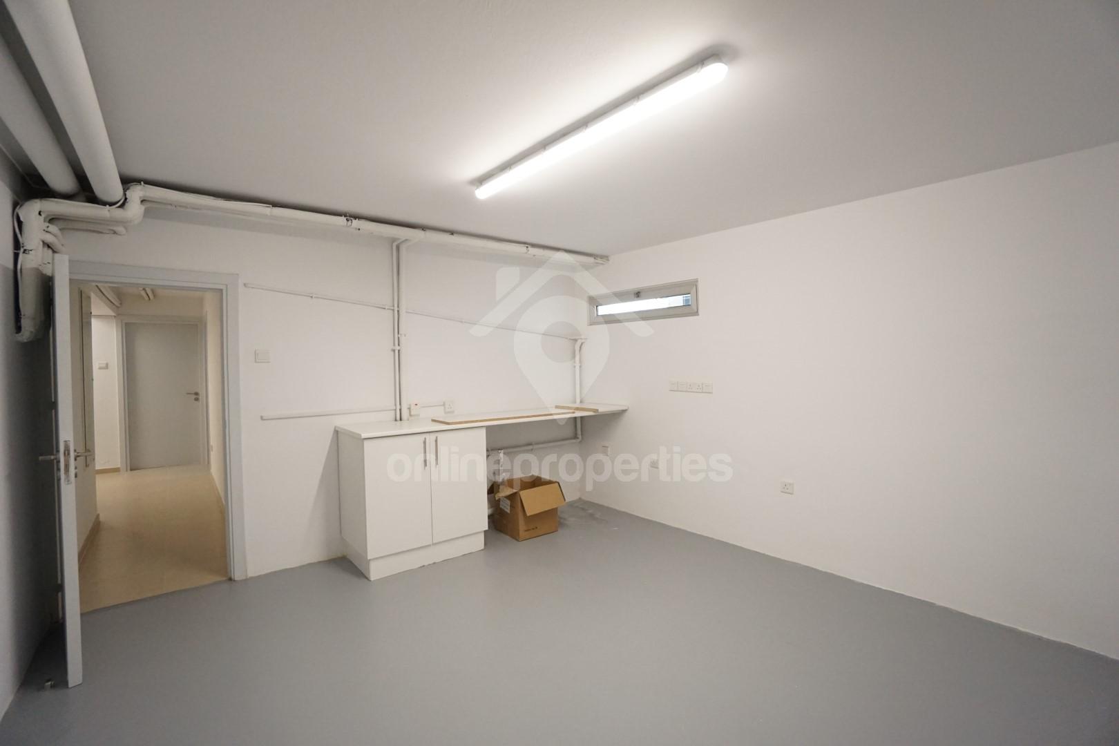 To change image, hover mouse over thumbnails below