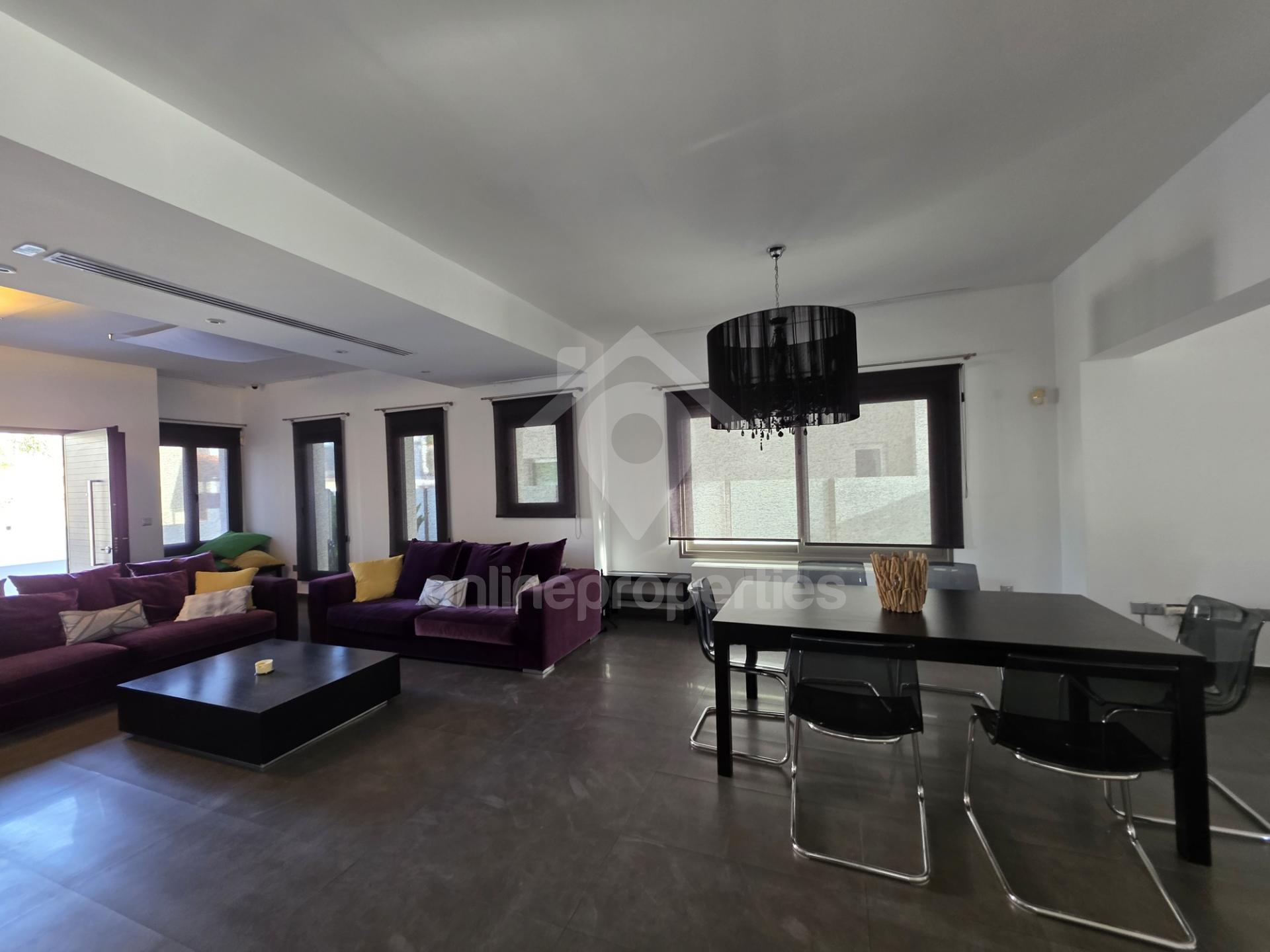 To change image, hover mouse over thumbnails below