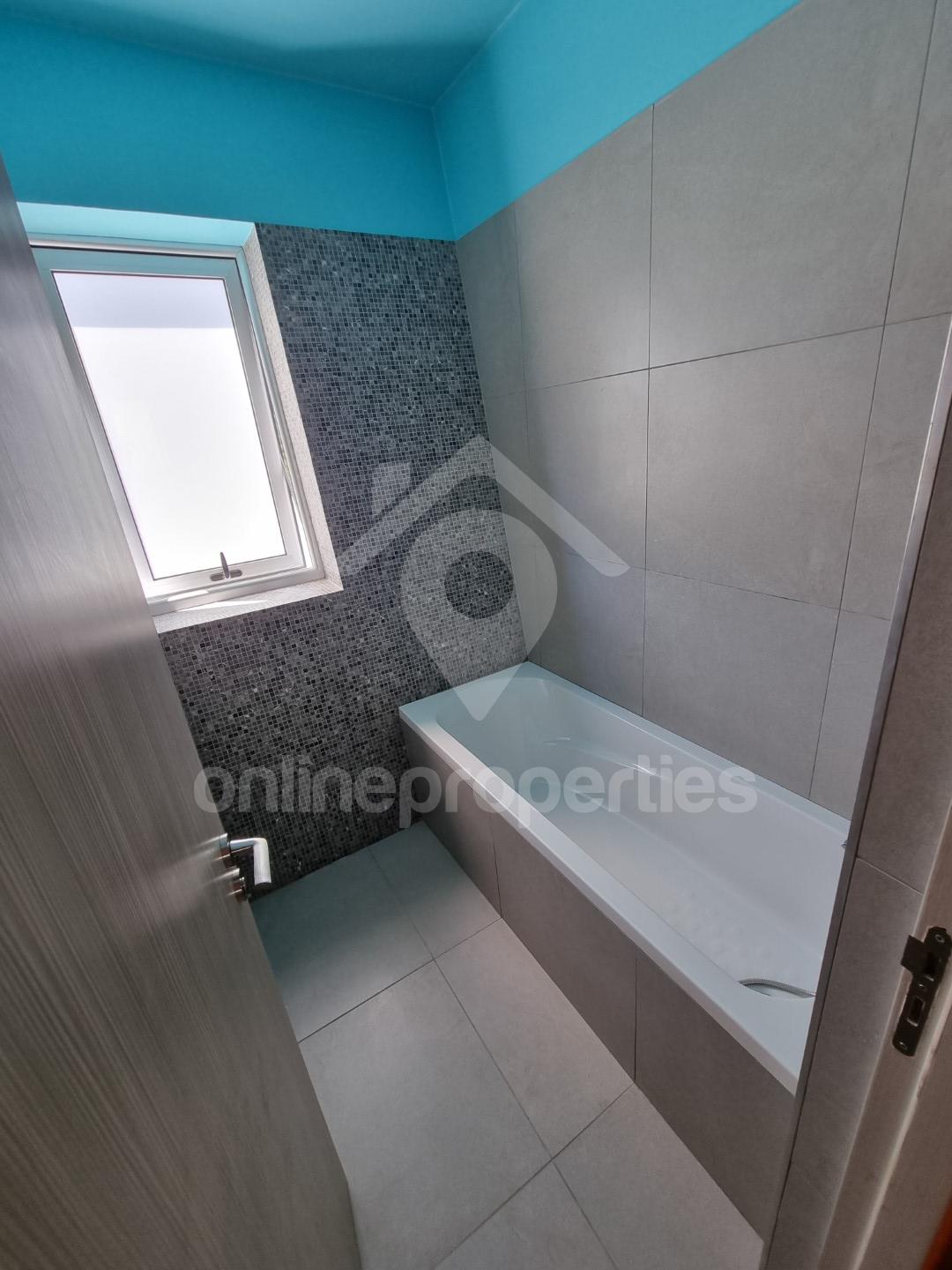 To change image, hover mouse over thumbnails below