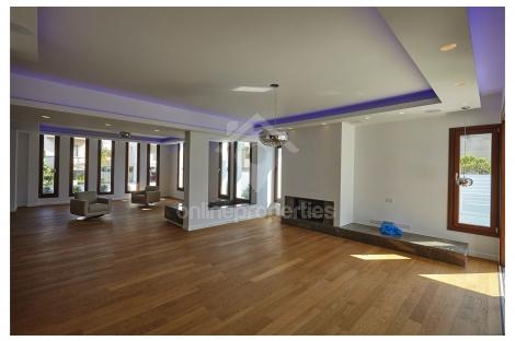 Brand New High End House 4+2bedrooms+office