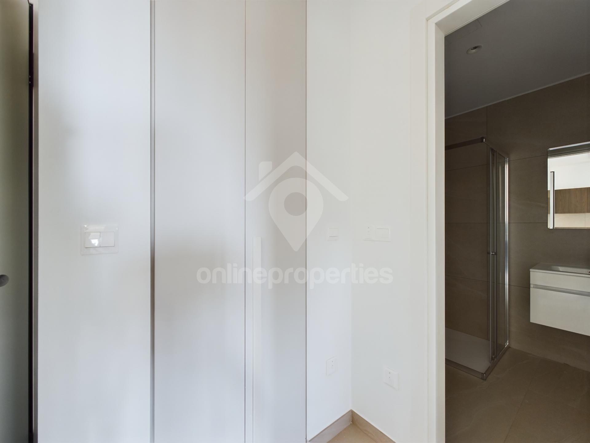 To change image, hover mouse over thumbnails below