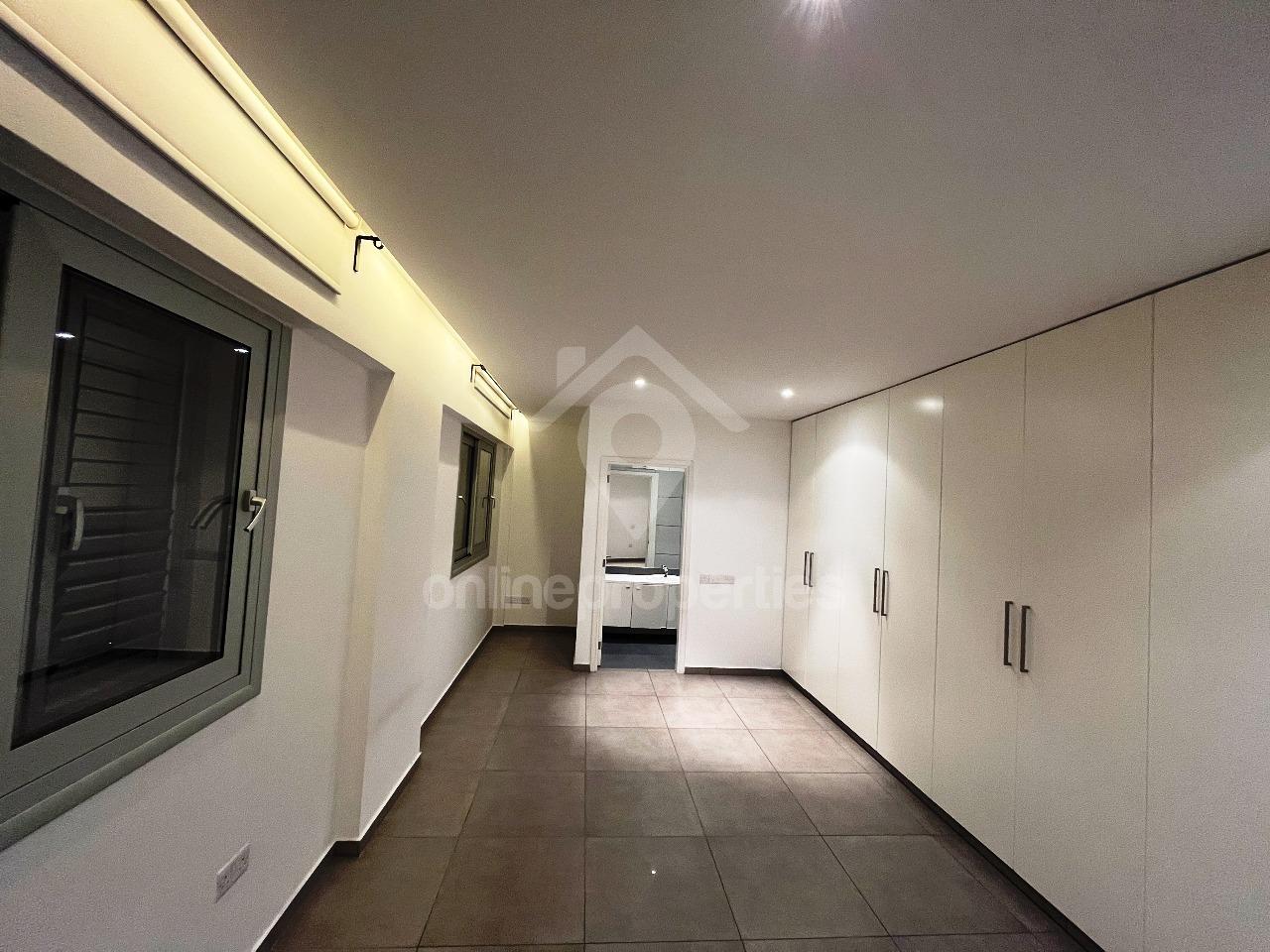 To change image, hover mouse over thumbnails below