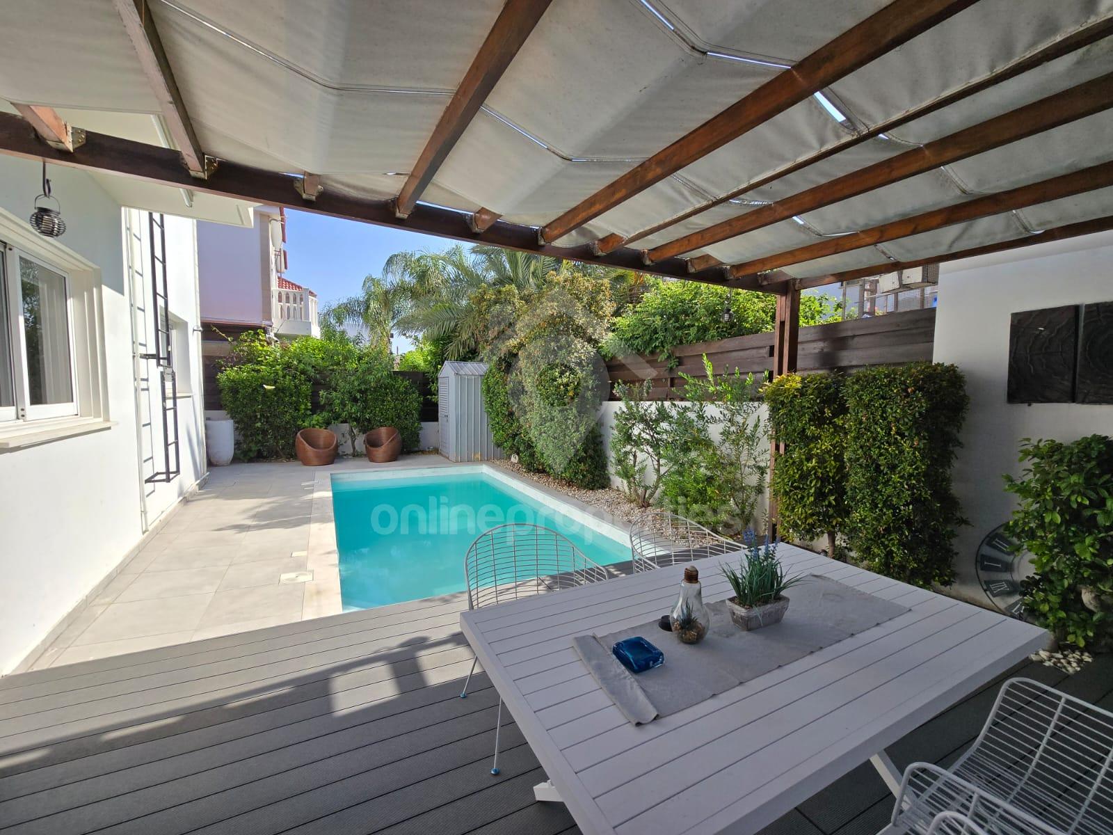 To change image, hover mouse over thumbnails below