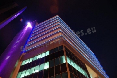 To change image, hover mouse over thumbnails below