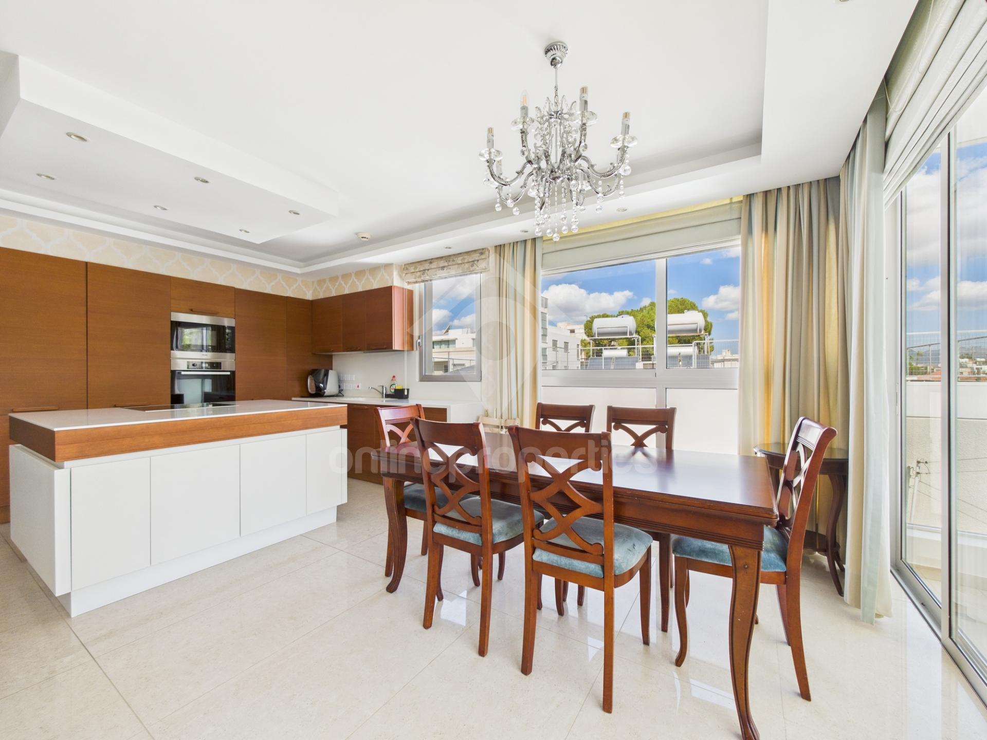 To change image, hover mouse over thumbnails below