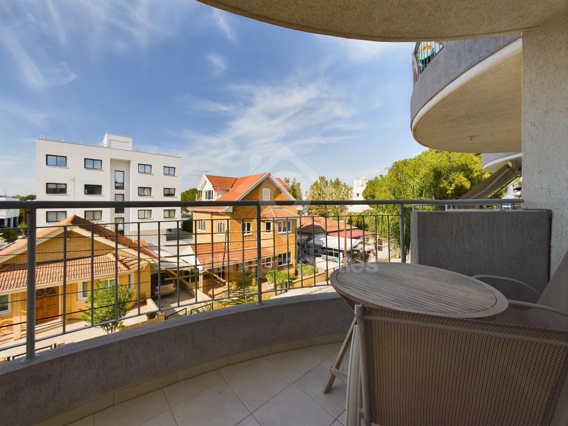 To change image, hover mouse over thumbnails below