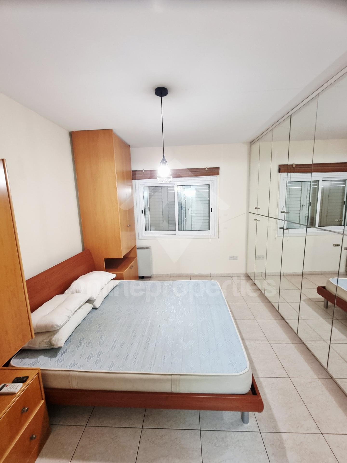 To change image, hover mouse over thumbnails below