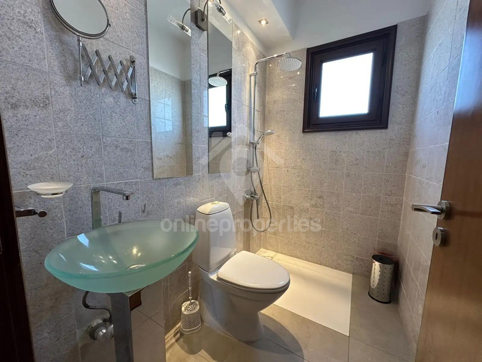 To change image, hover mouse over thumbnails below