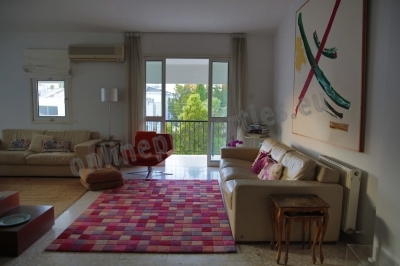 To change image, hover mouse over thumbnails below