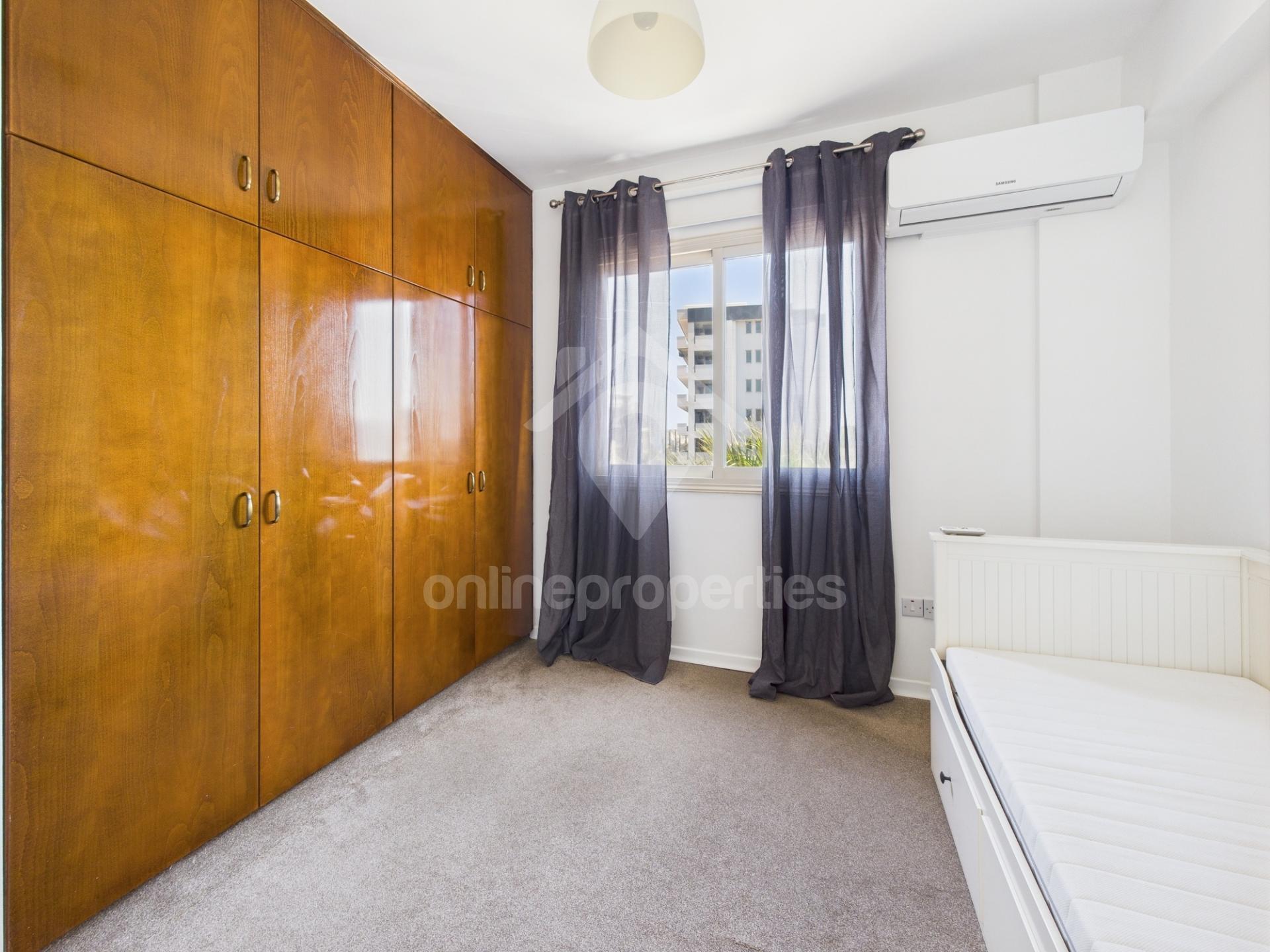 To change image, hover mouse over thumbnails below