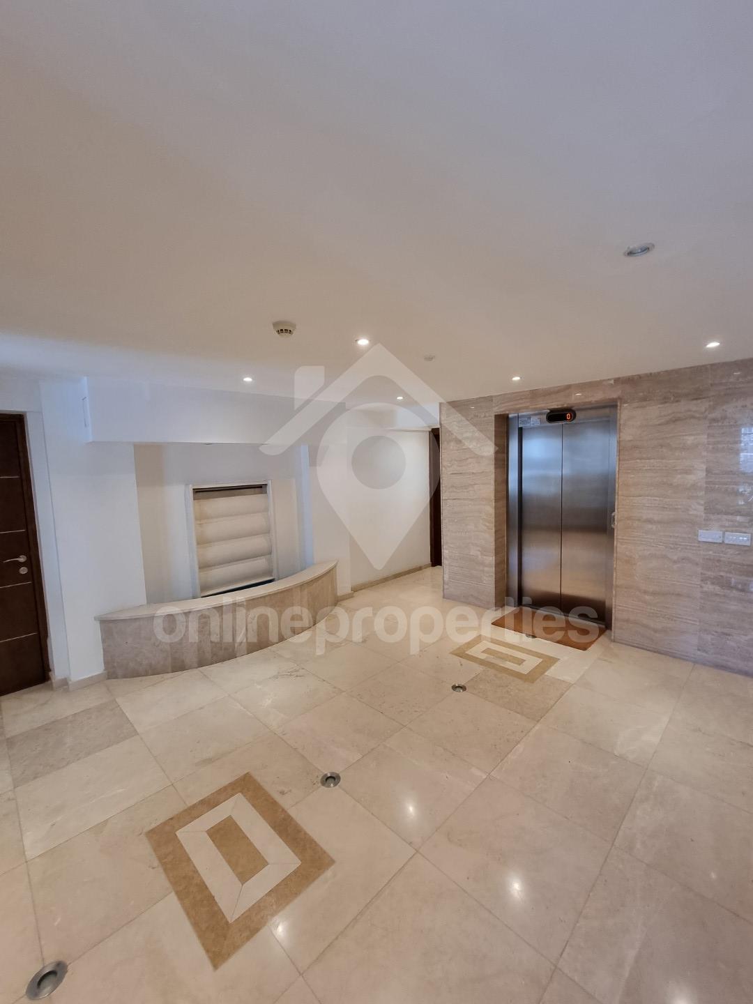 To change image, hover mouse over thumbnails below