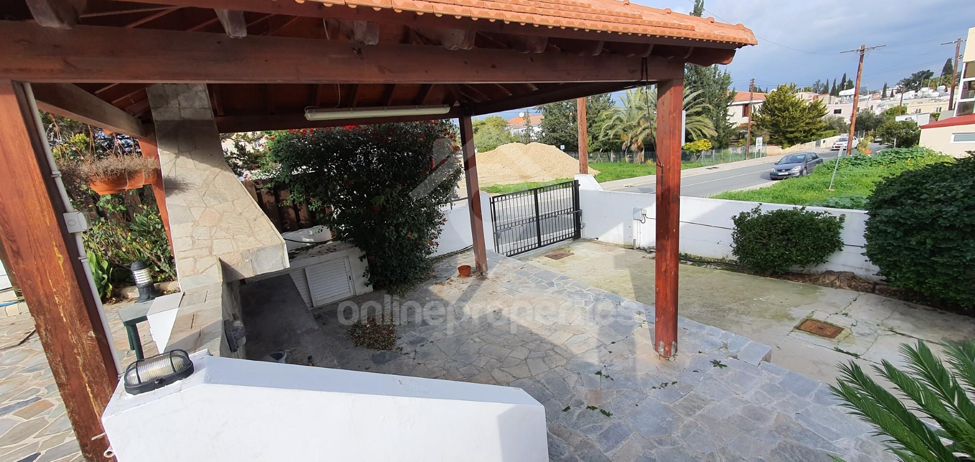 To change image, hover mouse over thumbnails below