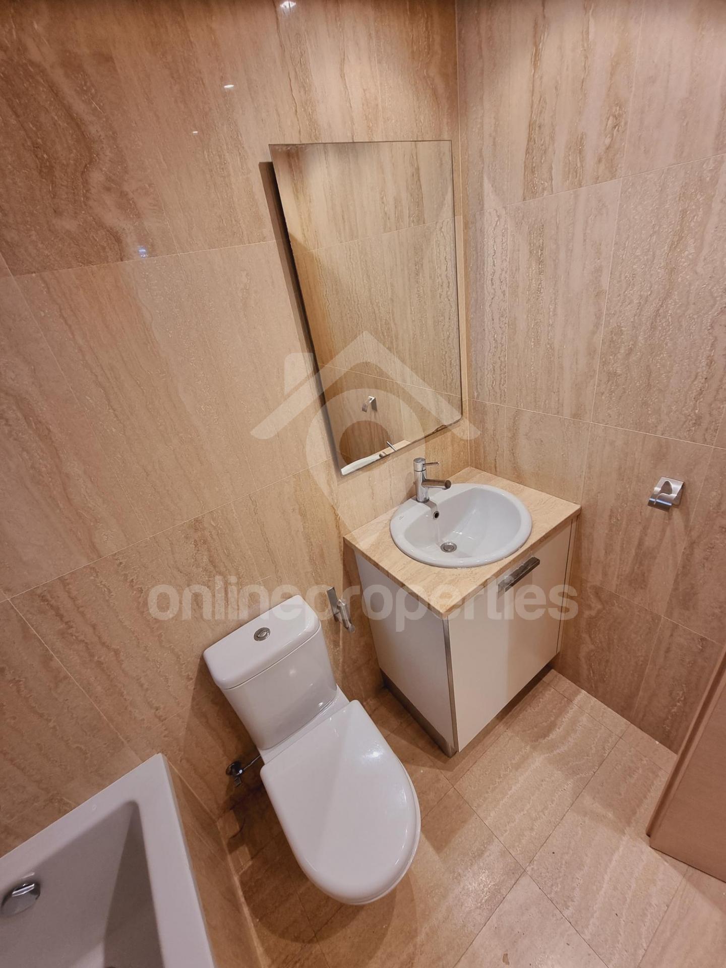 To change image, hover mouse over thumbnails below