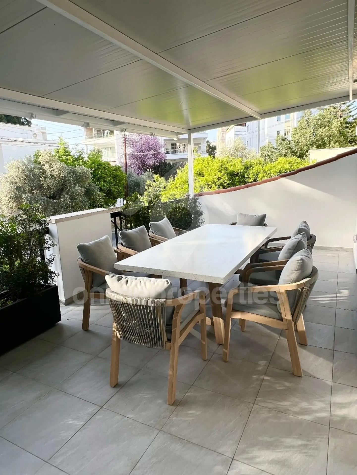 To change image, hover mouse over thumbnails below