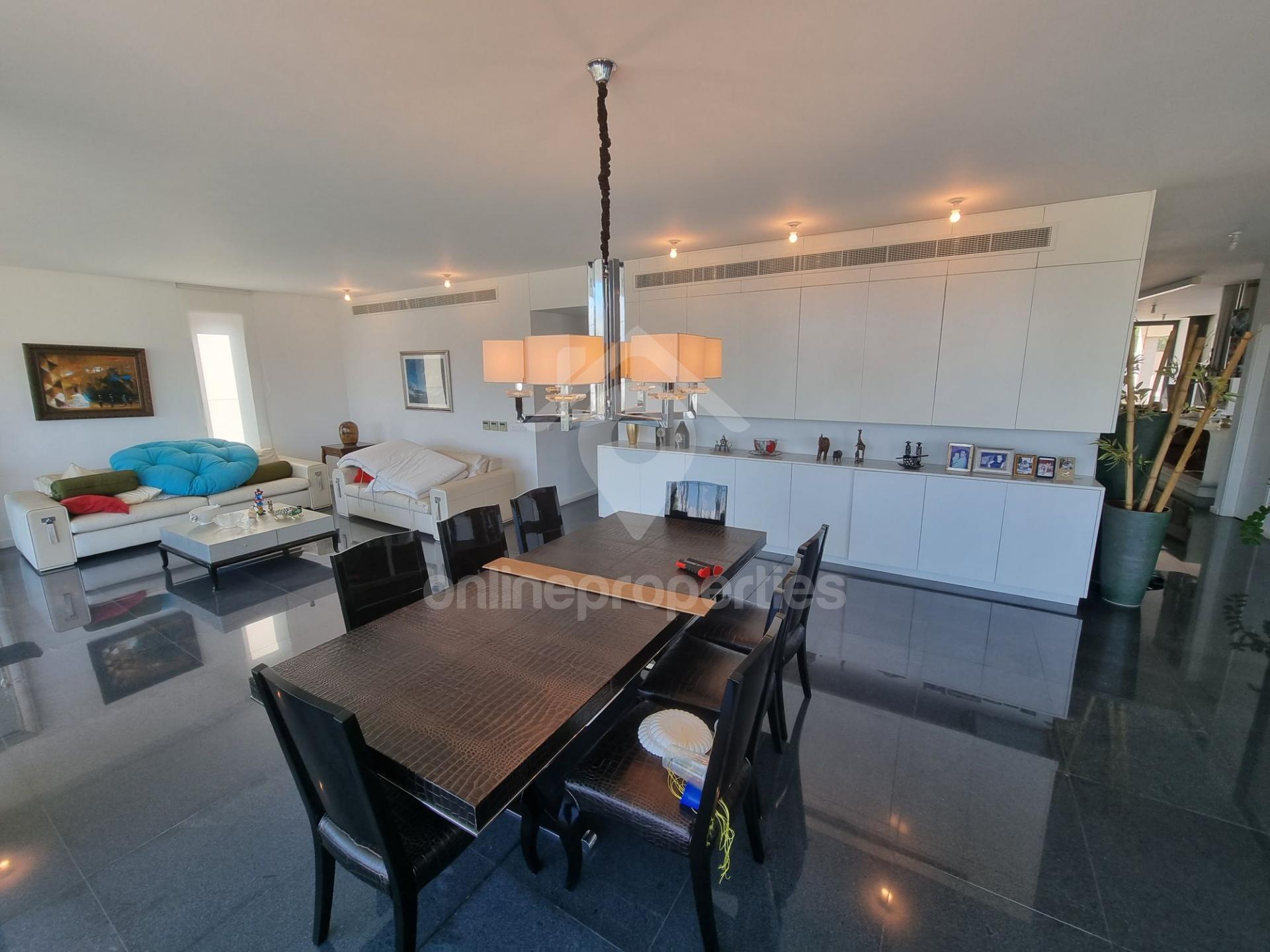 To change image, hover mouse over thumbnails below