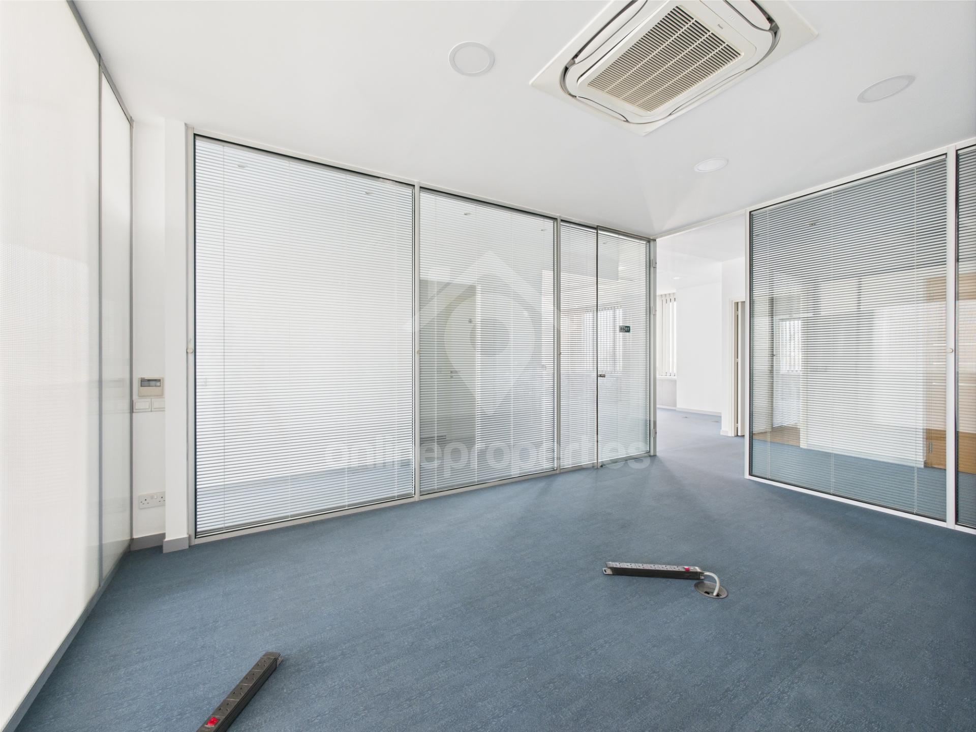 To change image, hover mouse over thumbnails below