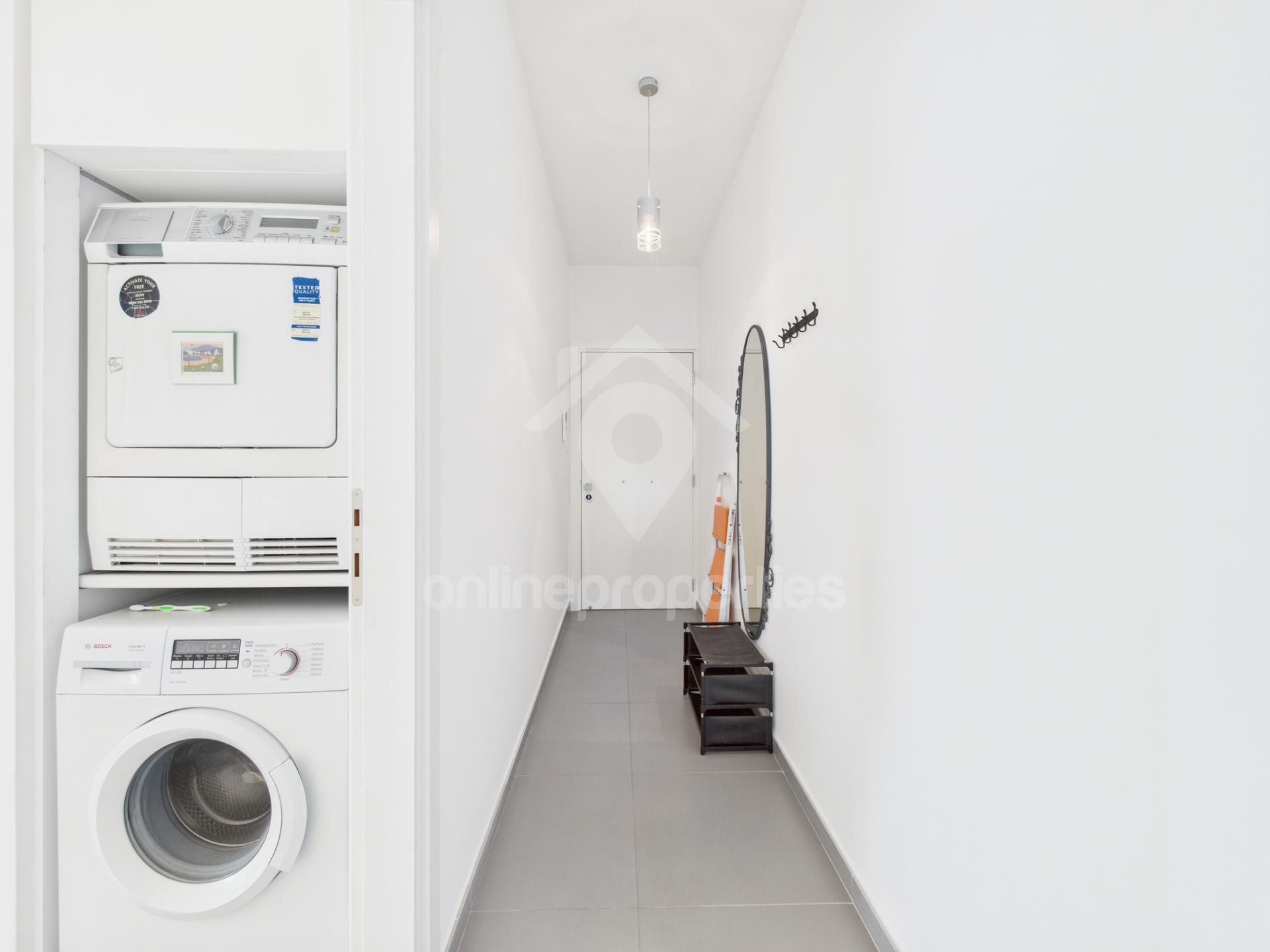 To change image, hover mouse over thumbnails below