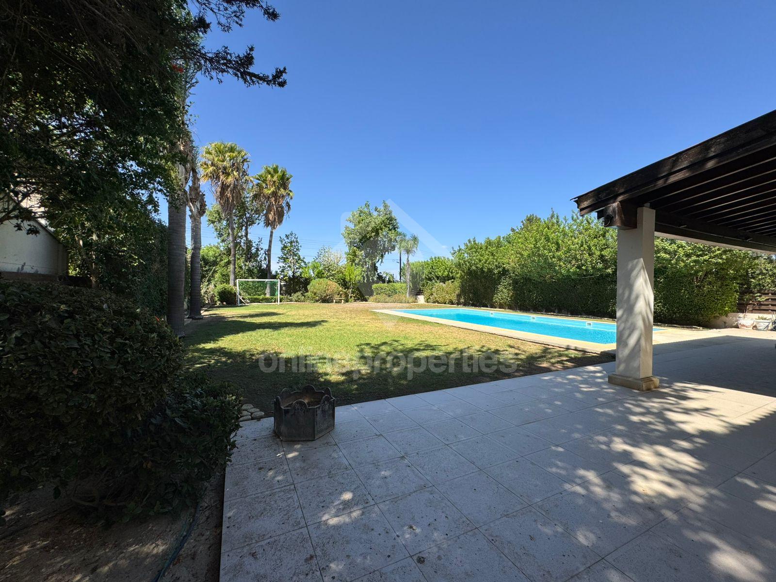 To change image, hover mouse over thumbnails below