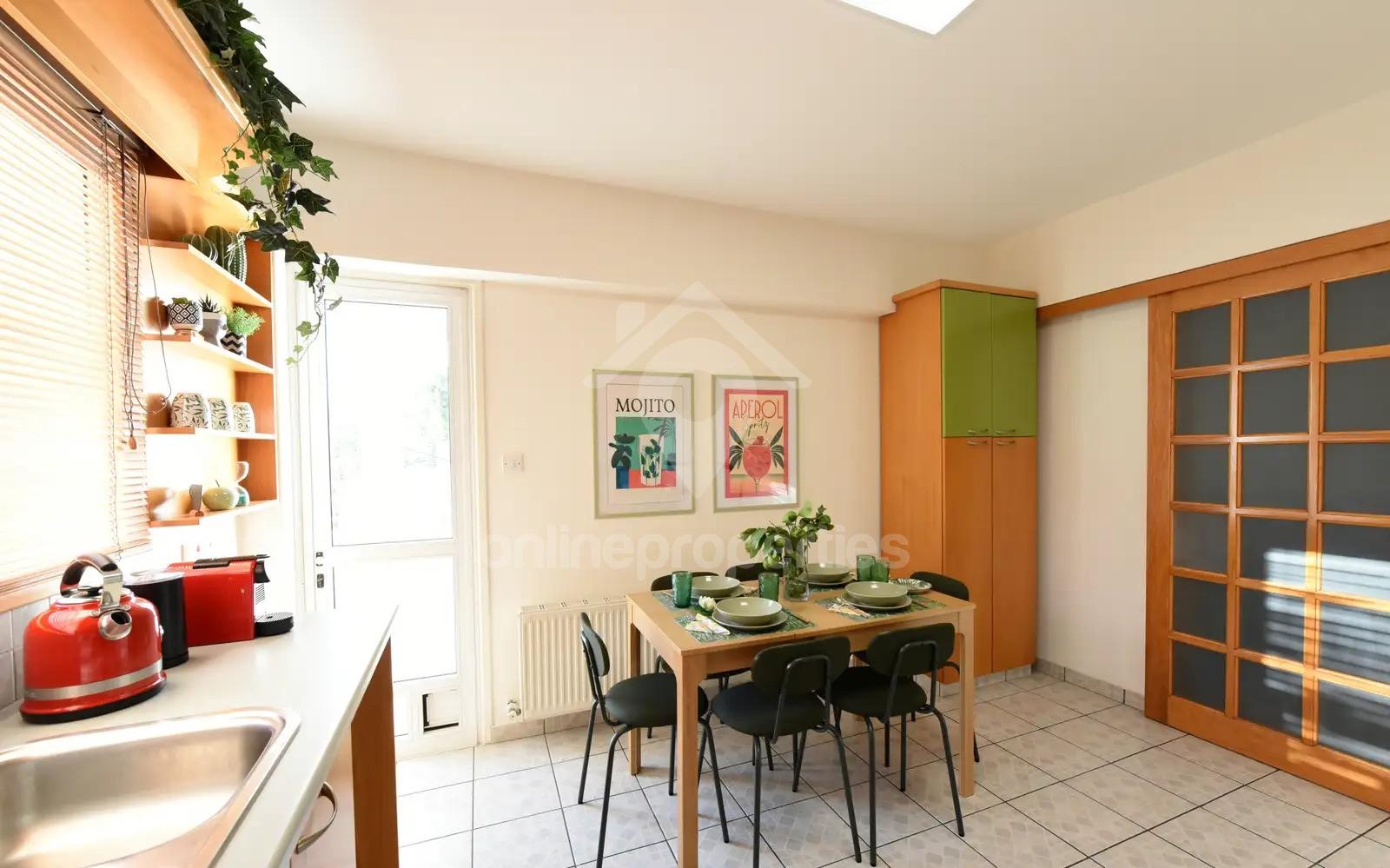 To change image, hover mouse over thumbnails below