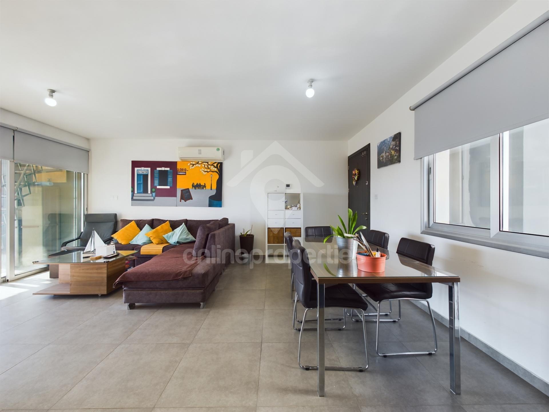 To change image, hover mouse over thumbnails below