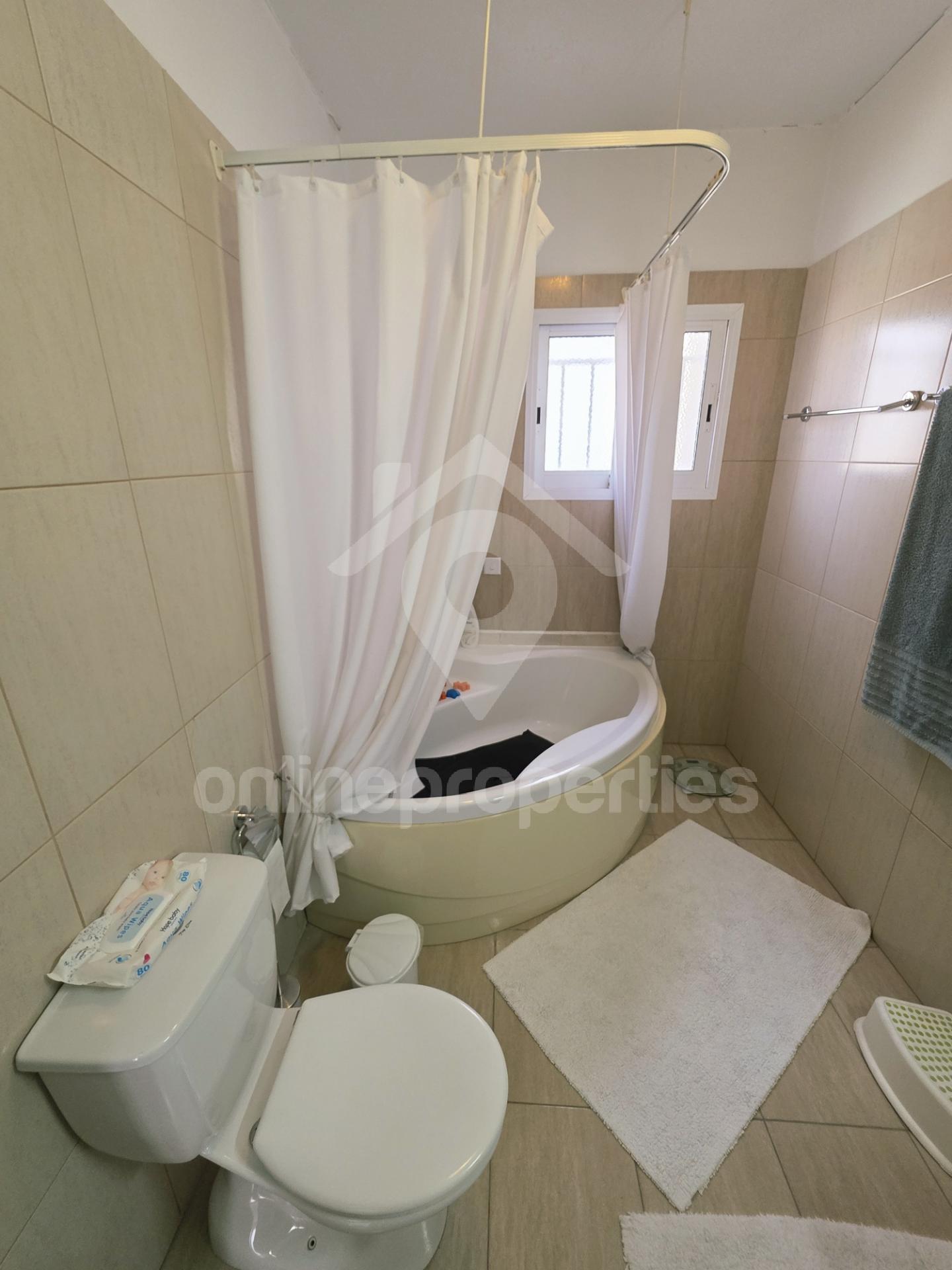 To change image, hover mouse over thumbnails below