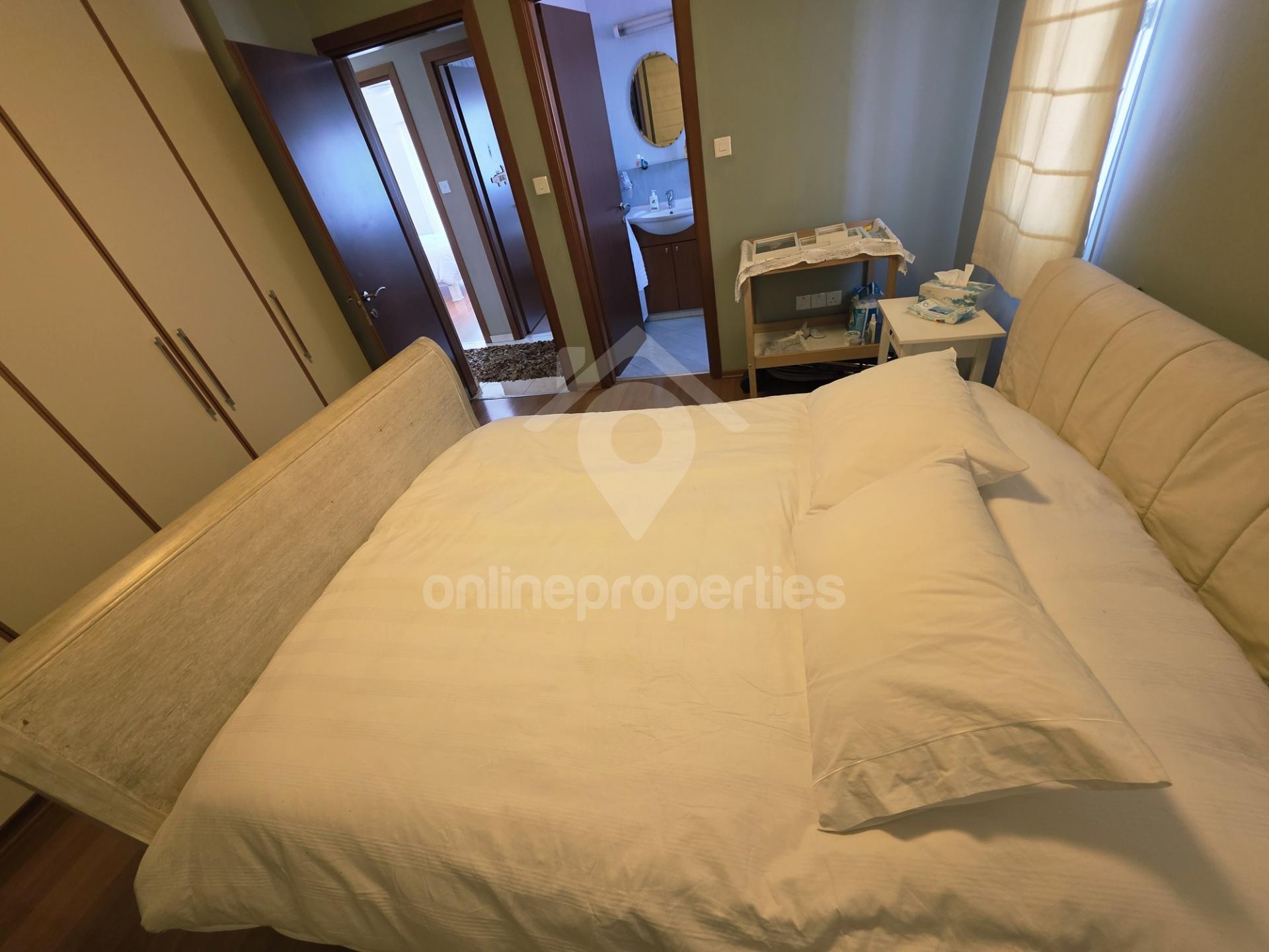 To change image, hover mouse over thumbnails below