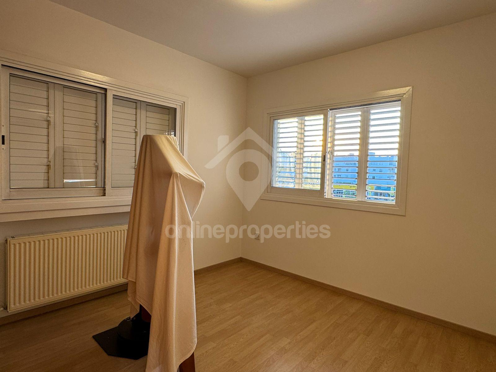 To change image, hover mouse over thumbnails below