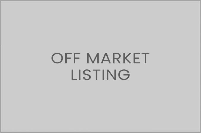 Stunning Top-Floor 3-Bedroom Apartment with Expansive Veranda